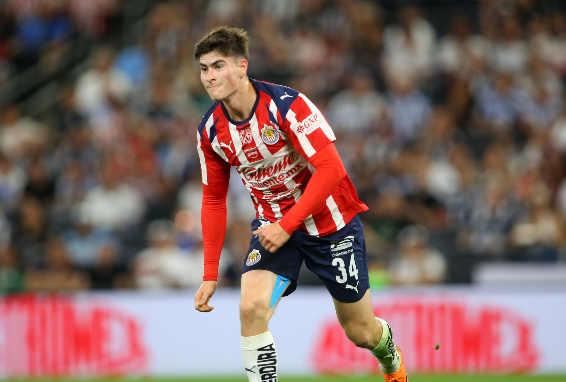 Armando González de las Chivas del Guadalajara. Foto: Cuartoscuro